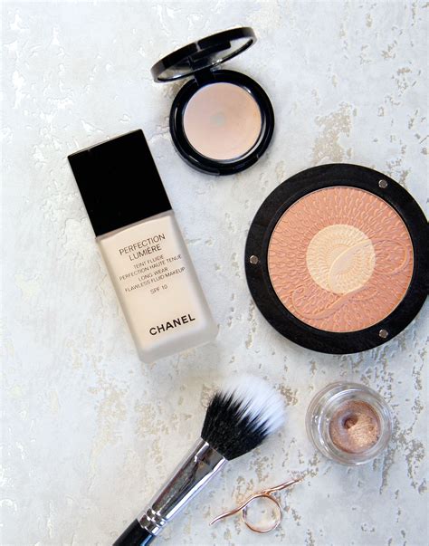 Chanel Perfection Lumiere Review, Swatches & Pictures